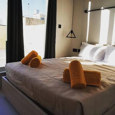 Chic Penthouse Industrial-Style Apartment Mosta Ngoại thất bức ảnh