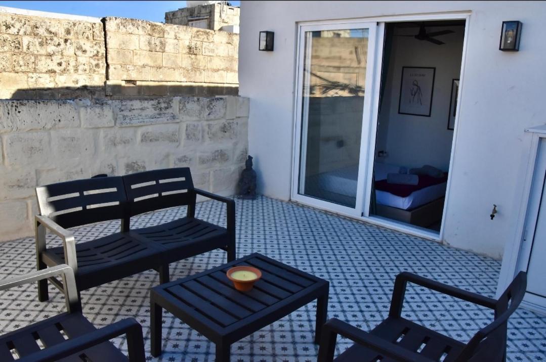 Chic Penthouse Industrial-Style Apartment Mosta Ngoại thất bức ảnh