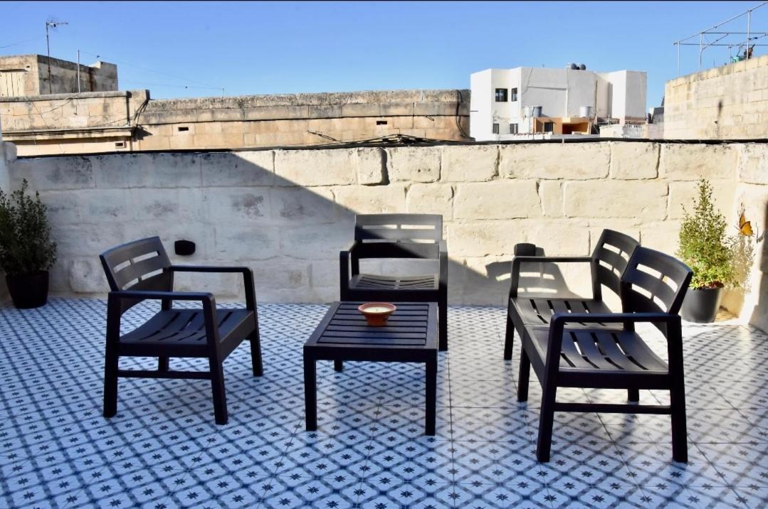 Chic Penthouse Industrial-Style Apartment Mosta Ngoại thất bức ảnh