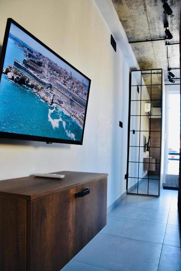 Chic Penthouse Industrial-Style Apartment Mosta Ngoại thất bức ảnh
